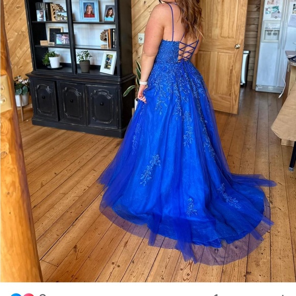 - Blue prom dress - Picture 1 of 2